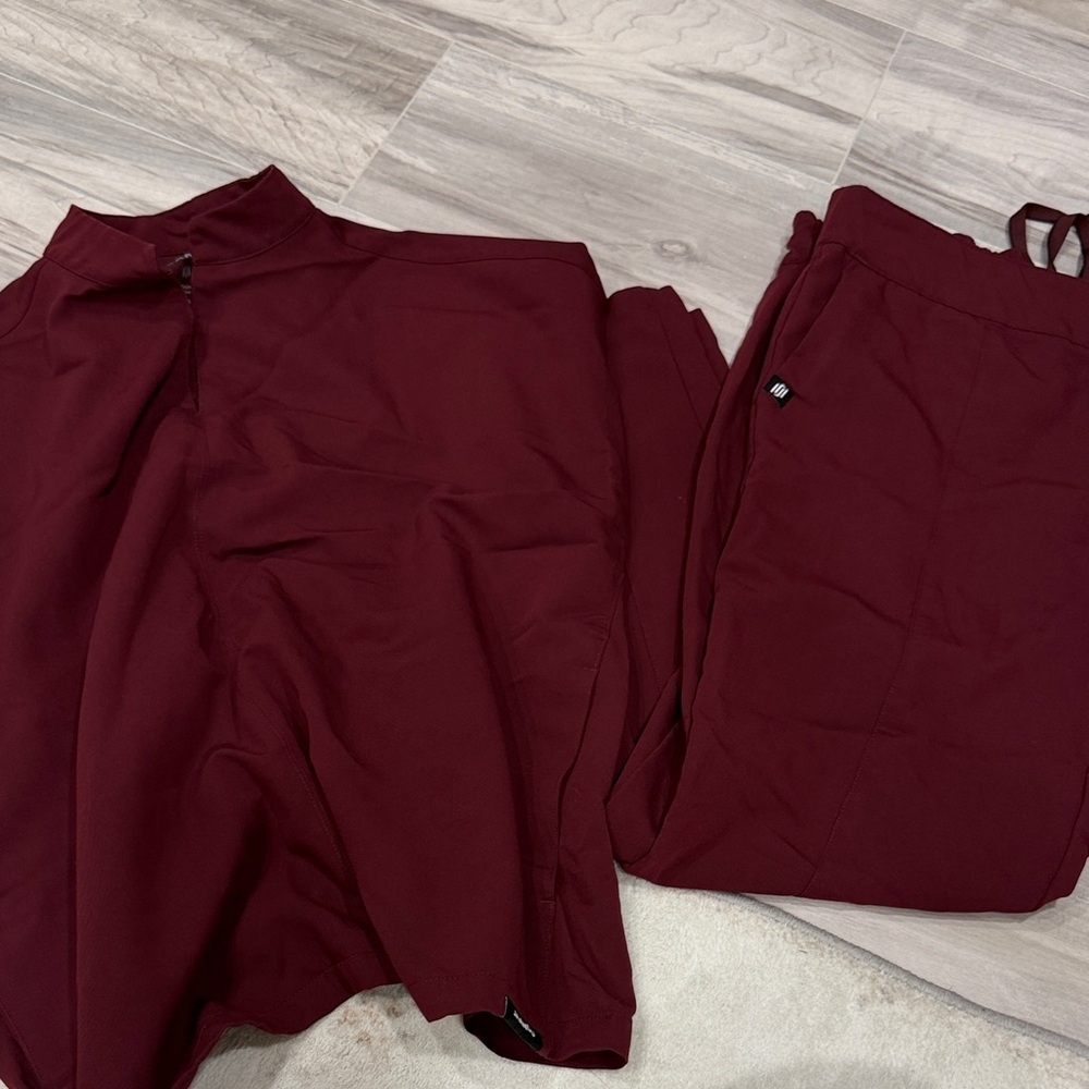 Jaanuu Scrub Set